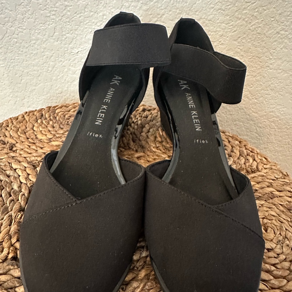 NWOT Anne Klein flex Women’s Black Wedge Pump.  tags 2.1” heel. Size 10